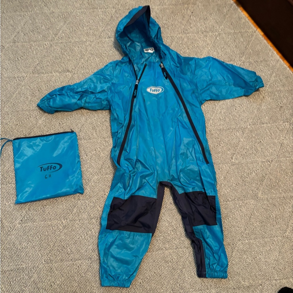 Tuffo muddy buddy size 5T excellent condition zippers work great. Worn 3 times.
